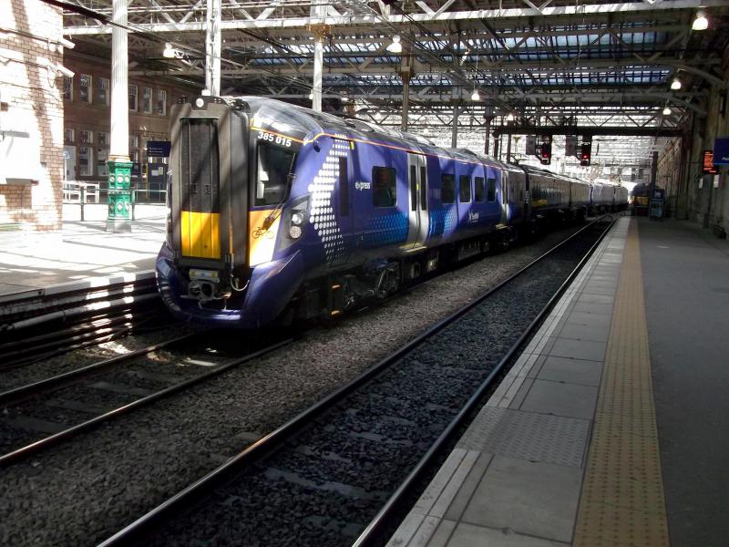 385015 at Edinburgh Waverlwy: Now starting Driver training again, 385015 arrives at Edinburgh Waverley, with 385123 on the rear. Forming a driver training run to Dunbar on Wednesday 6th June 2018. Photo of 385015 at Edinburgh Waverlwy