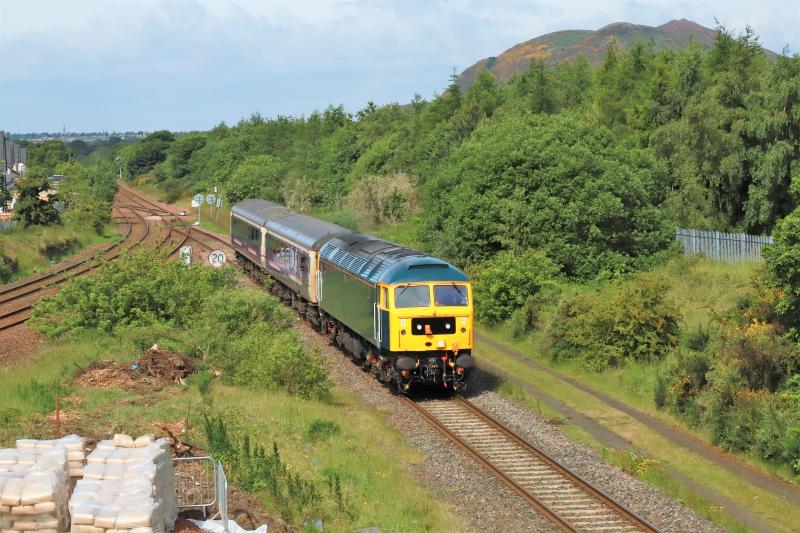 5Z27: 47727 on 5Z27 08.14 Polmadie Car MD to Bishop Auckland West taking CS day coaches 9800 + 6703 at Niddrie West Jct on 13/06/2018 Photo of 5Z27