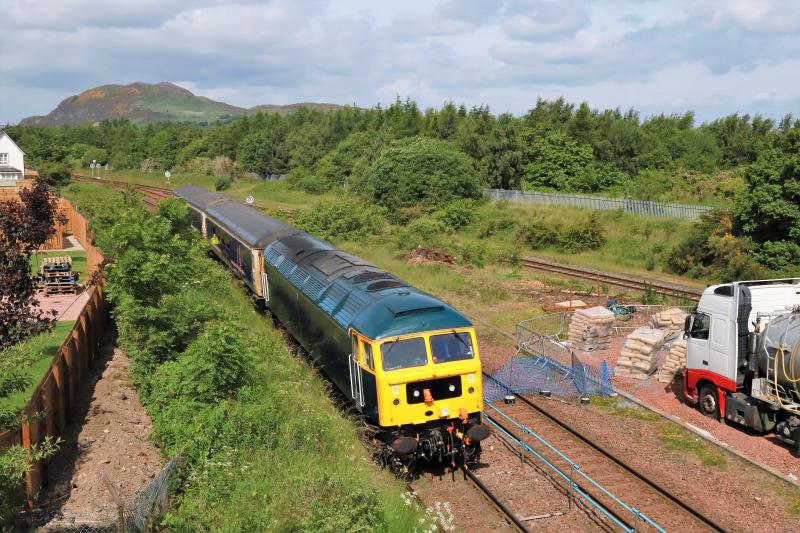 5Z27: 47727 on 5Z27 08.14 Polmadie Car MD to Bishop Auckland West taking CS day coaches 9800 + 6703 at Niddrie West Jct running wrong line on 13/06/2018 Photo of 5Z27