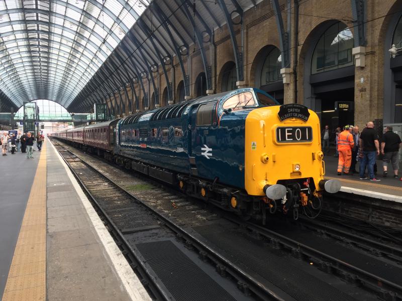 D9009 at the blocks: Deltic 9 at the blocks at kings cross with the 52A Tours ‘Albert Gilmour Memorial’ with the excellent Srps’s mk1’s. Photo of D9009 at the blocks