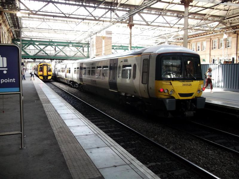 Photo of 365525 at Edinburgh Waverley 