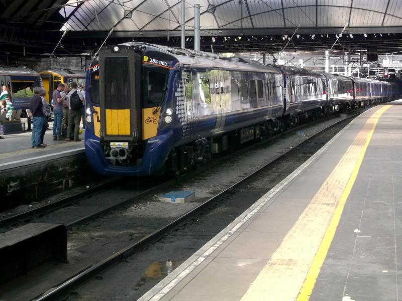 Photo of 385003 at Glasgow Queen Street