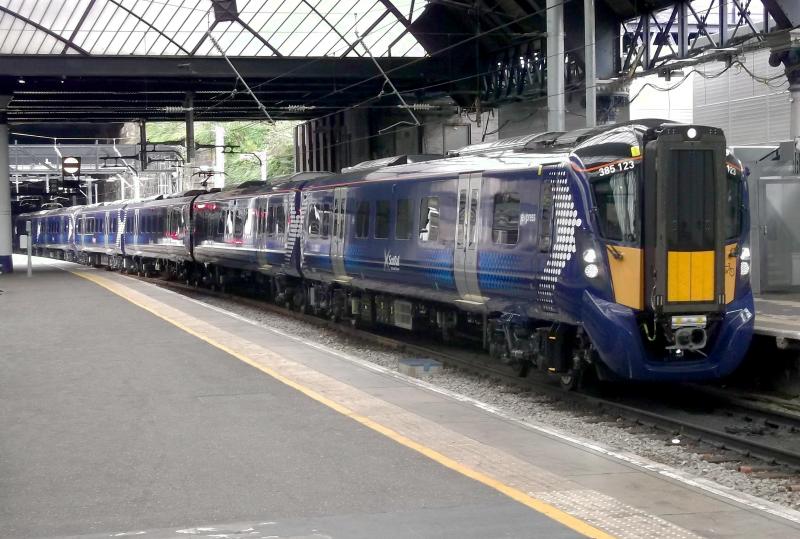 Photo of 385123 at Glasgow Queen Street