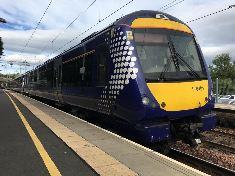 170401 : 170401 on a service to Alloa stops at Croy.
Photo of 170401