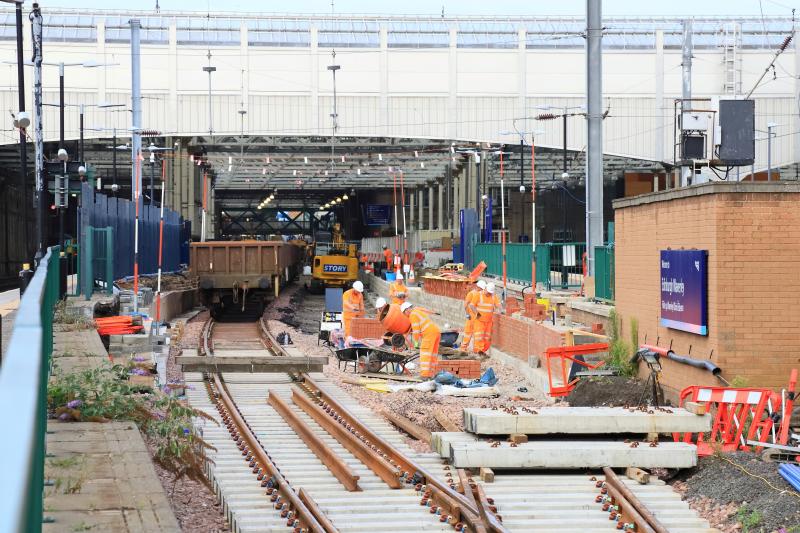 Photo of Spoil train in Platform 6 Waverley