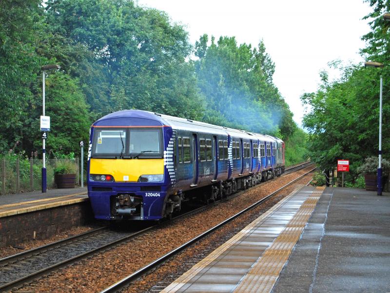 320404 on Wabtec - Sheilds ETMD Delivery Drag: 320404 (Ex 321404) behind 37884 Being delivered from Wabtec Kilmarnock to Shields ETMD Passing through Pollokshaws West on 5Q95 08/08/2018 Photo of 320404 on Wabtec - Sheilds ETMD Delivery Drag
