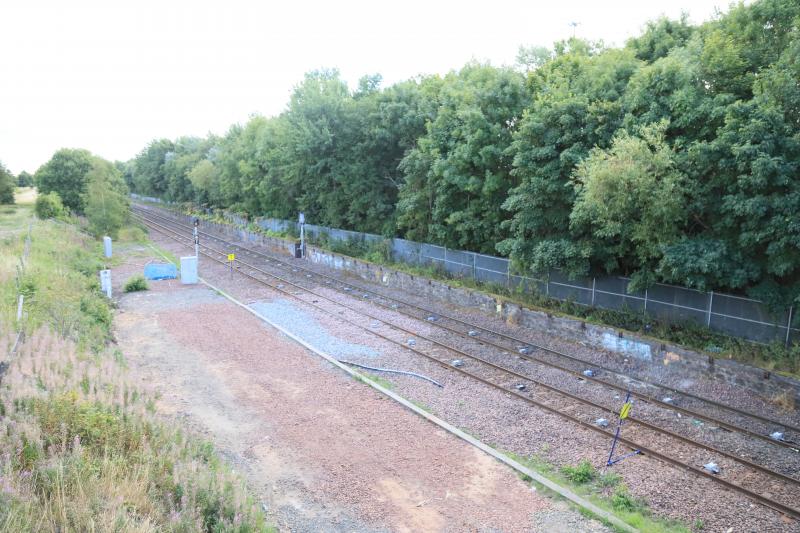 Sensors???: Both tracks past the stabilisation work near Niddrie West Jct have these sensors where there is TSR. Clean ballast laid where the work was done. Photo of Sensors???