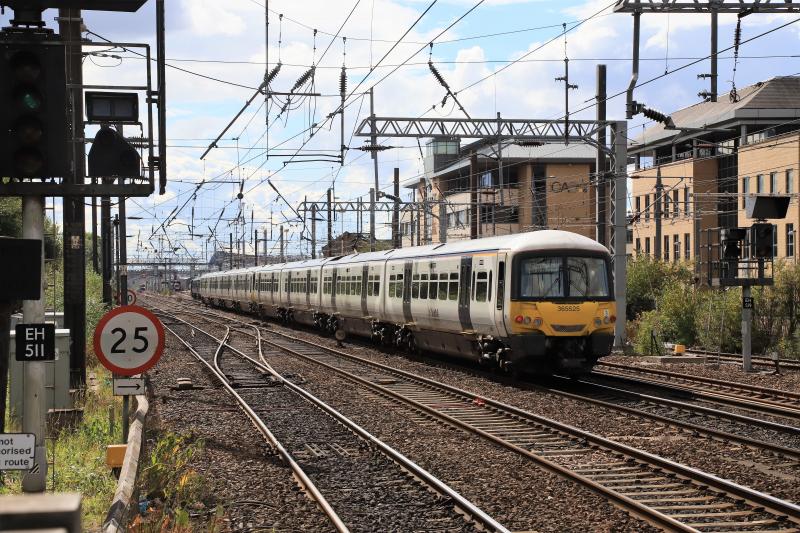 Happy 1R83: 365513 + 365525 on 1R83 15.45 Waverley to Glasgow Queen St leaving platform 2 at Haymarket on 10/08/2018. Not so happy passengers who had to change platforms at short notice. Photo of Happy 1R83