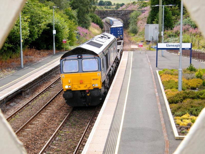 66301 'Kingmoor TMD' @ Gleneagles - 11 August 2018: Grangemouth to Aberdeen intermodal freight. Photo of 66301 'Kingmoor TMD' @ Gleneagles - 11 August 2018