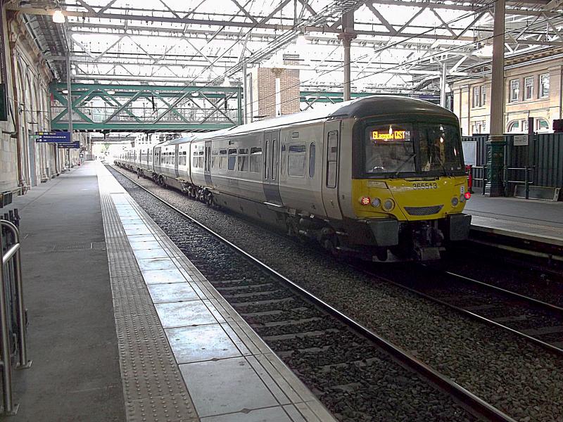 365513 at Edinburgh Waverley: Bringing up the rear of the 1330 service to Glasgow Queen Street, 365513 waits at Edinburgh Waverley. The front classmate is 365537 on Wednesday 15th August 2018. Photo of 365513 at Edinburgh Waverley