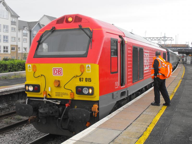 67015 in Stirling: 67015 seen in Stirling this morning on charter train. Man who got in cab says he is the last of the Longannet drivers. Photo of 67015 in Stirling