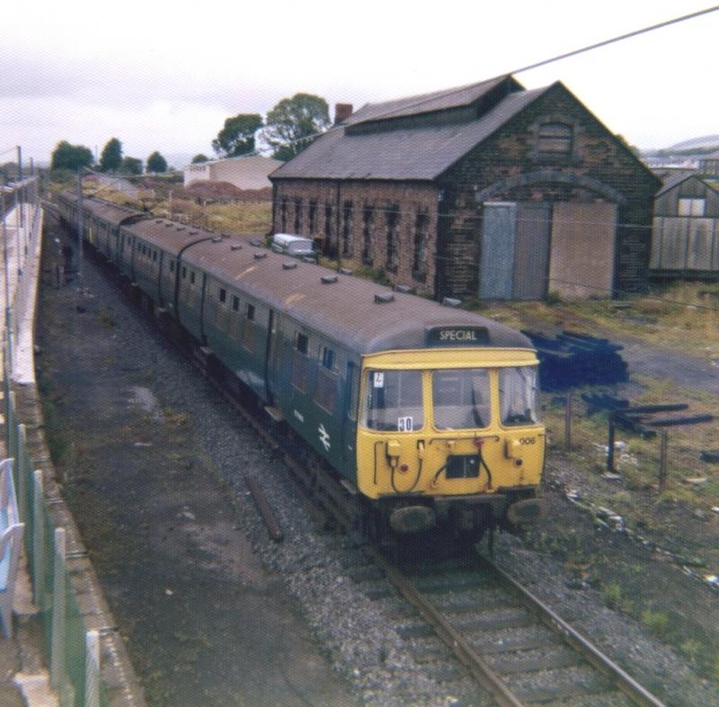 West Coast Blue Trains: 006 and 094 resting in the Up Loop at Lockerbie in August 1973 after a overhead equipment test run from Glasgow. Photo of West Coast Blue Trains