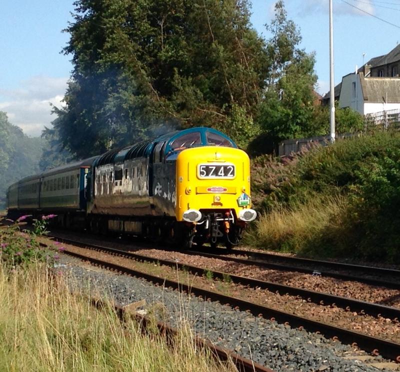 Sub Deltic: D9009 makes light work of 1 in 76 up to Morningside Road,
South Suburban line, on 5Z42 Craigentinny - Edinburgh Photo of Sub Deltic