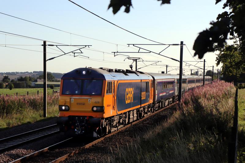 92028 empty caledonian Sleeper stock: Morning Waverly to Poldadie Empty sleeper stock move seen at Mid Calder Junction on the Carstairs line.
The sun is always directly behind the train at that time of morning. Photo of 92028 empty caledonian Sleeper stock