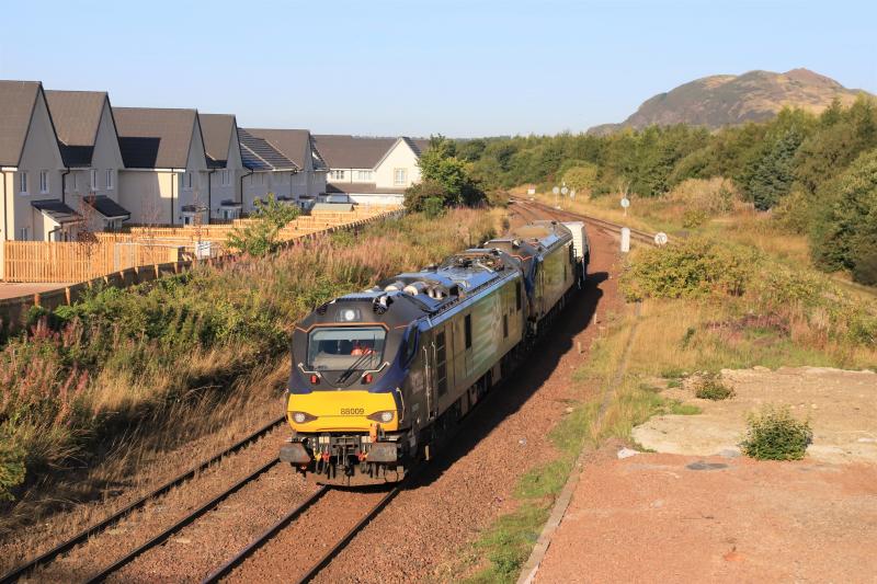 6S43: 88009 + 88006 on 6S43 06.22 Carlisle Kingmoor to Torness at Niddrie West Jct on 31/08/2018 Photo of 6S43