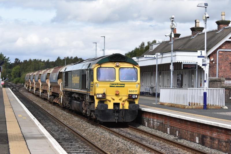 66517: 66517 heads south through Ladybank with empty ballast wagons for Millerhill. Photo of 66517