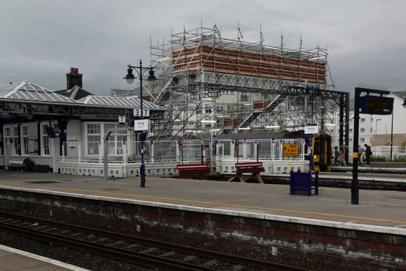 Stirling temporary footbridge: The Stirling temporary footbridge connecting platforms 9 & 10 to the rest of the station while the main bridge is renovated and raised for wiring. Photo of Stirling temporary footbridge