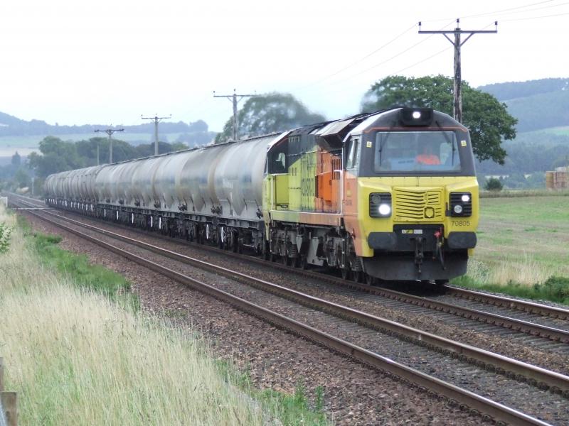 70805 passes Bow of Fife LC 05 Sept 2018: 70805 passes Bow of Fife LC 05 Sept 2018 on 6B32 Cement empties to Oxwellmains Photo of 70805 passes Bow of Fife LC 05 Sept 2018