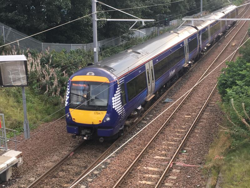 170471 - 2J77: 170471 leaving Cumbernauld on the 2J77 from Falkirk Grahamston - Glasgow Queen Street. Photo of 170471 - 2J77