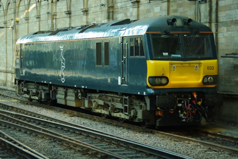 92033 at Edinburgh Waverley: Seen between sleeper duties, Caledonian Sleeper liveried 92033 stabled in the station on 04Sep18. Photo of 92033 at Edinburgh Waverley