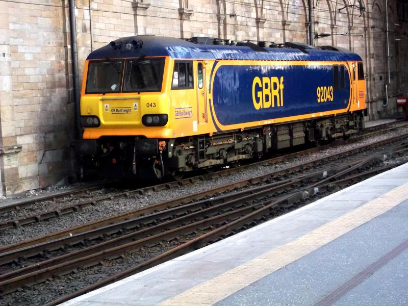 92043 at Edinburgh: An usual sight at Edinburgh Waverley is 92043, having worked in on the Caledonian Sleeper, it awaits it's next turn of duty on Wednesday 12th September 2018 Photo of 92043 at Edinburgh