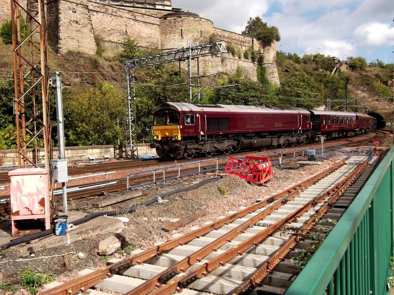 66746 at Edinburgh Waverley: Especially liveried 66746 arrives at Edinburgh Waverley with 5S89, an ecs working from Tweedmouth on Wednesday 12th September 2018. Classmate 66738 is on the rear. Photo of 66746 at Edinburgh Waverley