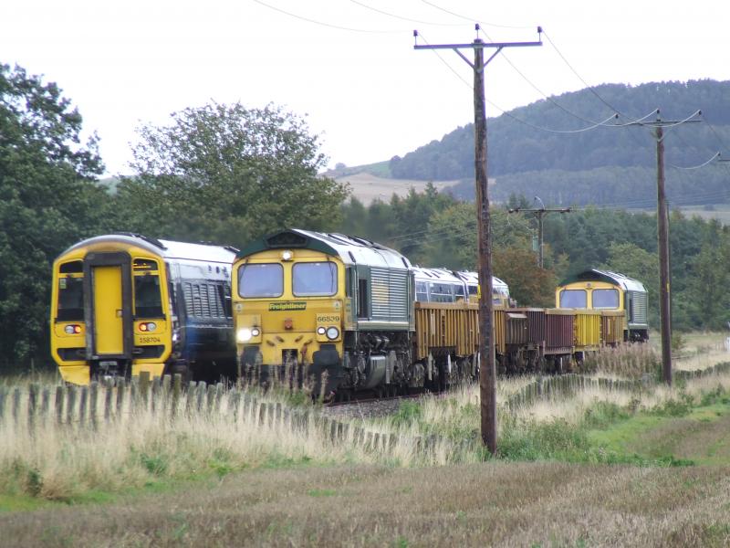 6K20 Kittybrewster to Millerhill: 66539 leads 66542 past Bow of Fife LC 16th Sept 2018. Photo of 6K20 Kittybrewster to Millerhill