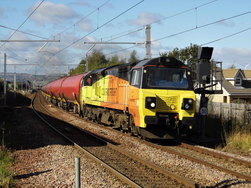 70817 : 6S36 Dalston- Grangemouth powers through Camelon on 6/10/18 Photo of 70817