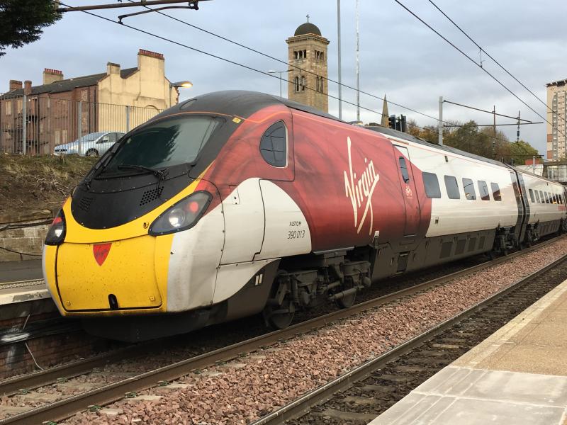 390013 1M16 Glasgow Central - London Euston : This was one of the two services diverted via Holytown yesterday, due to trespassers between Motherwell and Shieldmuir. Ready to depart wrong line. Photo of 390013 1M16 Glasgow Central - London Euston