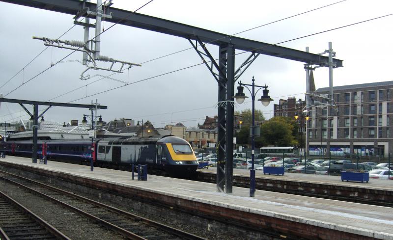 HST training set at Stirling: 43138 on 3H01, 1320 Eastfield - Perth training run on Mon 22-10-18. Leaving Stirling at 1416, with 43003 on the rear.Unmodified coaches of course. Set returned an hour later on 3H02. Photo of HST training set at Stirling