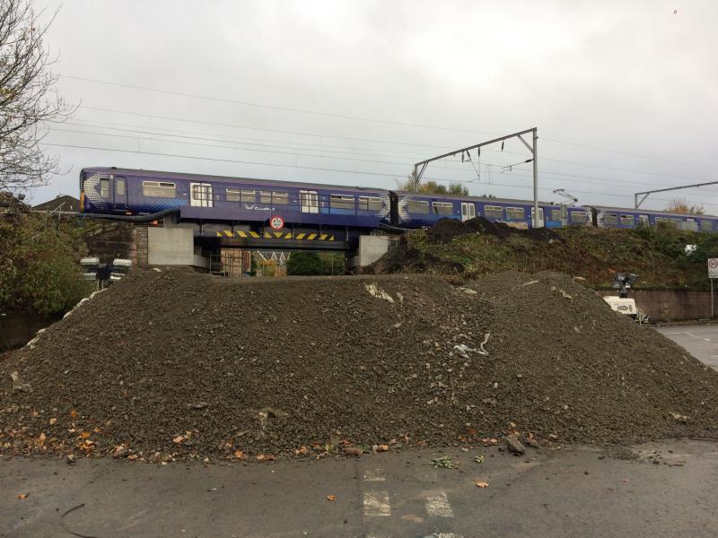 Photo of 318260 approaching Dumbarton Central