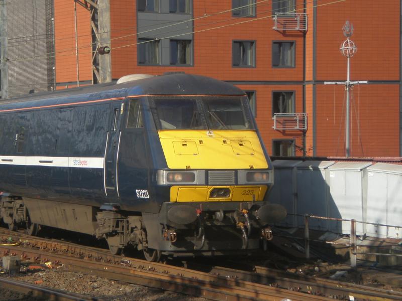 Starting Blocks: NXEC DVT 82223 controls an unidentified Class 91 as they make their way out of Glasgow Central. Photo of Starting Blocks