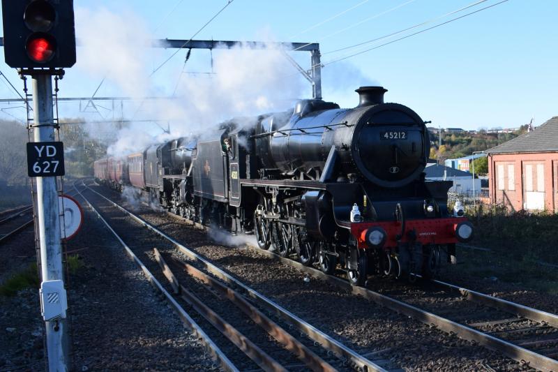 5Z36 Dumbarton Central: 45212 & 45407 approach Dumbarton Central on 27 Oct 2018 en route from Fort William-Carnforth running over 30 late Photo of 5Z36 Dumbarton Central