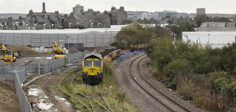 66585 KITTYBTRWSTER NORTH 30.10.18.jpg: PARKED IN THE FREIGHT LOOP AT KITTYBREWSTER NORTH DURING W.I.P. ON THE WATERLOO BRANCH.
NOTE THE UP MAIN LINE YET TO BE DOUBLED AT THIS POINT Photo of 66585 KITTYBTRWSTER NORTH 30.10.18.jpg