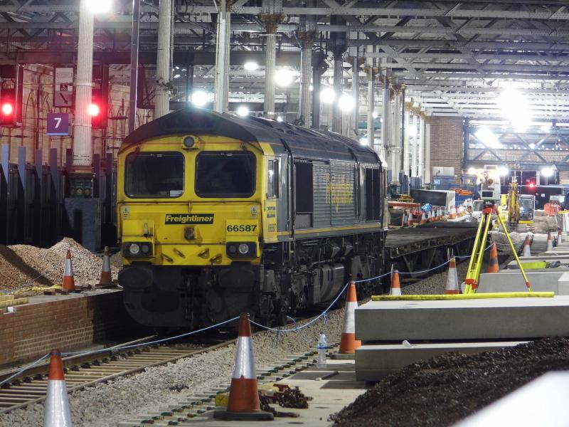 66587 Waverley: 66587 stables in Waverley platform 6 on 1/11/18 with a short engineers train Photo of 66587 Waverley