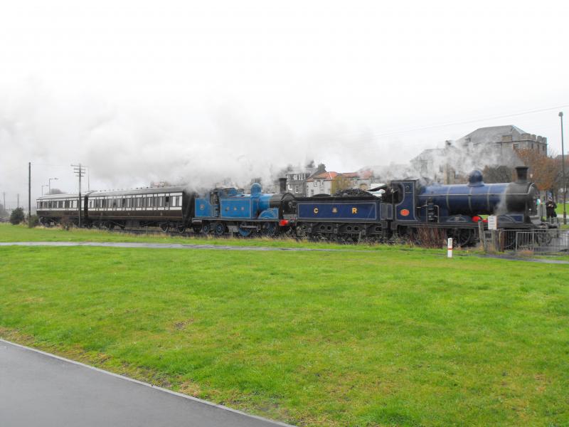 1014 to Birkhill: 1014 to Birkhill seen opposite Church Wynd this morning. Photo of 1014 to Birkhill