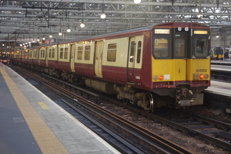 314202 Glasgow Central 04/12/2018: 314202 leading 314201 in platform 8 with a Cathcart Circle service. Photo of 314202 Glasgow Central 04/12/2018