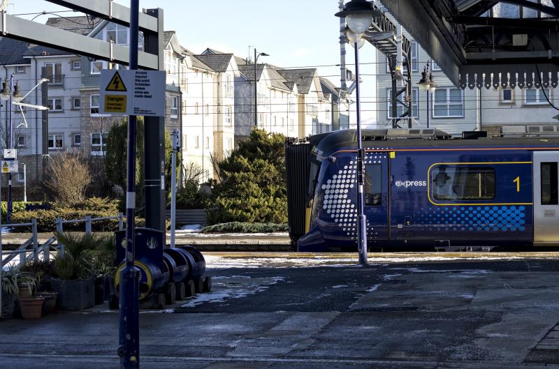 385109 HEADS FOR ALLOA 2.2 .19.jpg: Photo of 385109 HEADS FOR ALLOA 2.2 .19.jpg