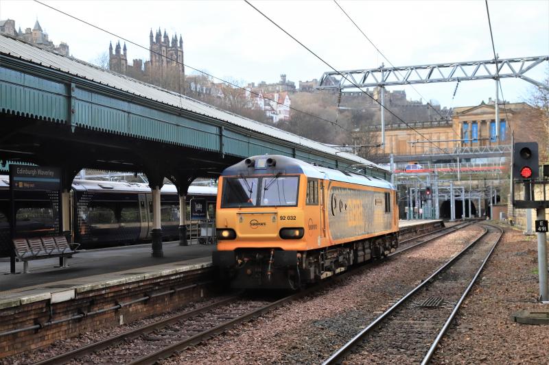 92032: 92032 running round 5B26 08.18 actual 11.59 at the west end of platform 19 on 09/02/2019 Photo of 92032