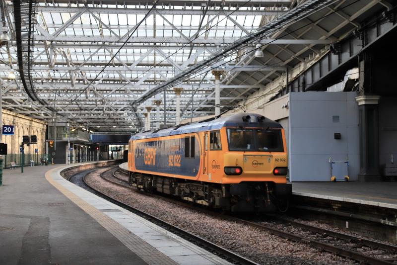 92032: 92032 running round 5B26 08.18 actual 11.59 at the west end of platform 19 on 09/02/2019 Photo of 92032