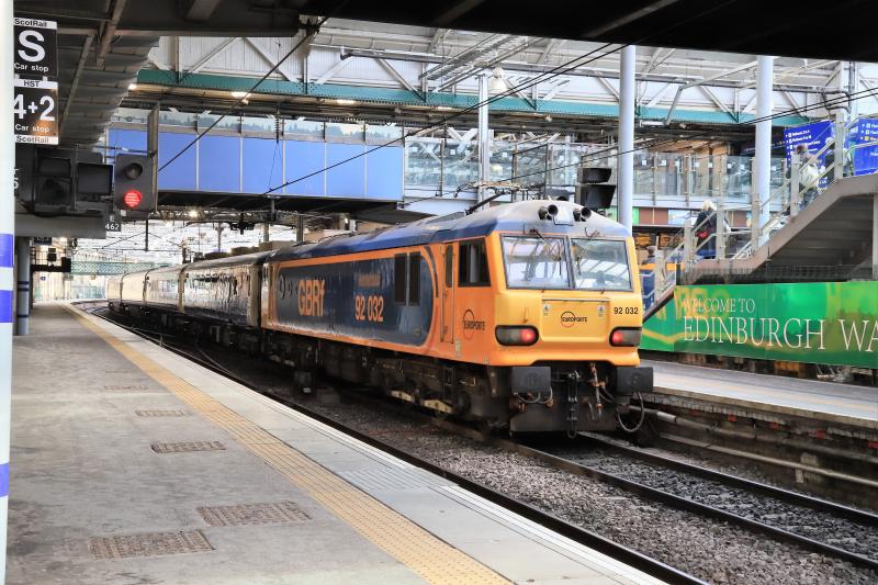 5B26: 92032 on 5B26 08.18 actual 11.59 Edinburgh to Polmadie in Platforms 19 & 2 on 09/02/2019 Photo of 5B26