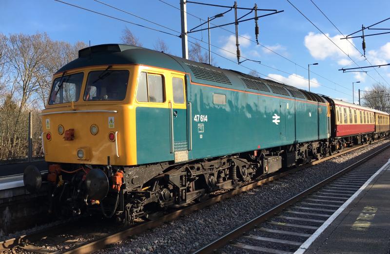 47614: On the tail end of 1Z43 Fort William - Crewe. Steam loco was detached at Mossend and this 47 along with D1944 ran double headed for the rest of the journey. Photo of 47614