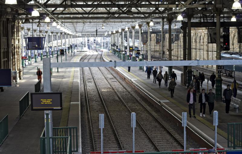 NEW WAVERLEY PLATFORMS 26.2.19 A.jpg: LOOKING VERY SMART--WAVERLEY STATION'S NEWEST PLATFORMS ON 26.2.19 Photo of NEW WAVERLEY PLATFORMS 26.2.19 A.jpg