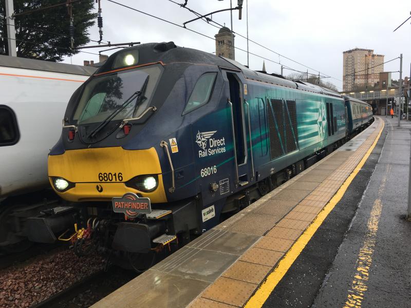 68016 - 1Z22 Carmathen to Wishaw: 68016 halts at Motherwell, as a Euston bound Pendolino (390118) arrives in Platform 1. Photo of 68016 - 1Z22 Carmathen to Wishaw
