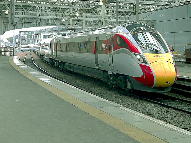 800109 at Edinburgh: Soon to be a thing of the future, LNER Azuma enters Edinburgh Waverley in Electric mode, with a test service 5Q43 from Newcastle on Thursday 21st March 2019. Photo of 800109 at Edinburgh