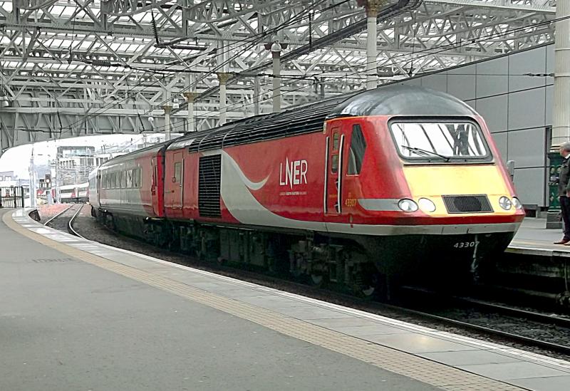 Photo of 43307 at Edinburgh Waverley