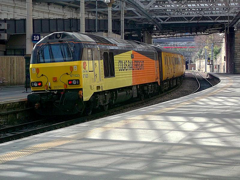 Photo of 67023 at Edinburgh Waverley