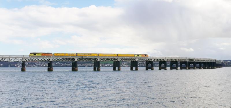 1Q26 Crossing the Tay Bridge...2-4-19 : 67023 TnT 67027 on Network Rail PLPR train arriving in Dundee. Photo of 1Q26 Crossing the Tay Bridge...2-4-19