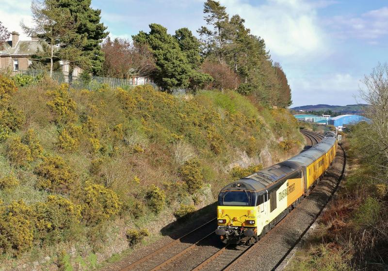 1Q26 Now heading For Perth: 67023 TnT 67027 depart Dundee passing near the site of Ninewells Jnc....2-4-19. Photo of 1Q26 Now heading For Perth