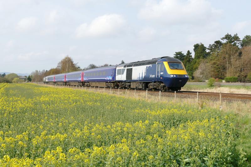 Photo of 1T12 Aberdeen to Glasgow at Pitcog LC Glencarse...15-4-10.